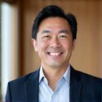 笑顔で信頼感のある代表取締役のポートレート